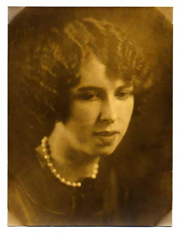 portrait of Elsie Naomi Stephens, circa 1923
